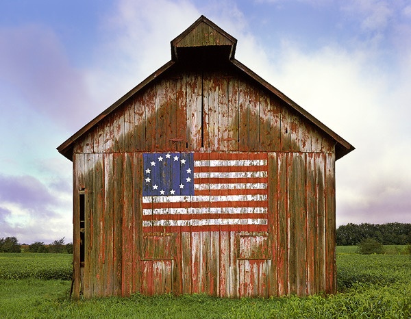american-barn-american-flag